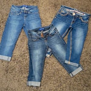 Lot of 3 capris jeans.